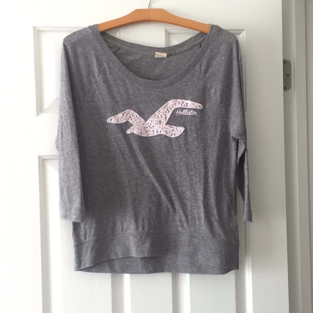 Hollister graphic tee